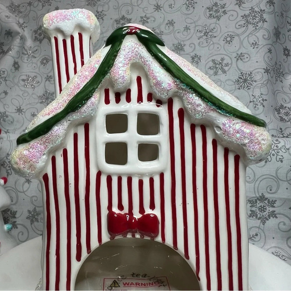 Blue Sky Clayworks x Sanrio Hello Kitty Christmas "Warmest Wishes" Ceramic House - Picture 10 of 13